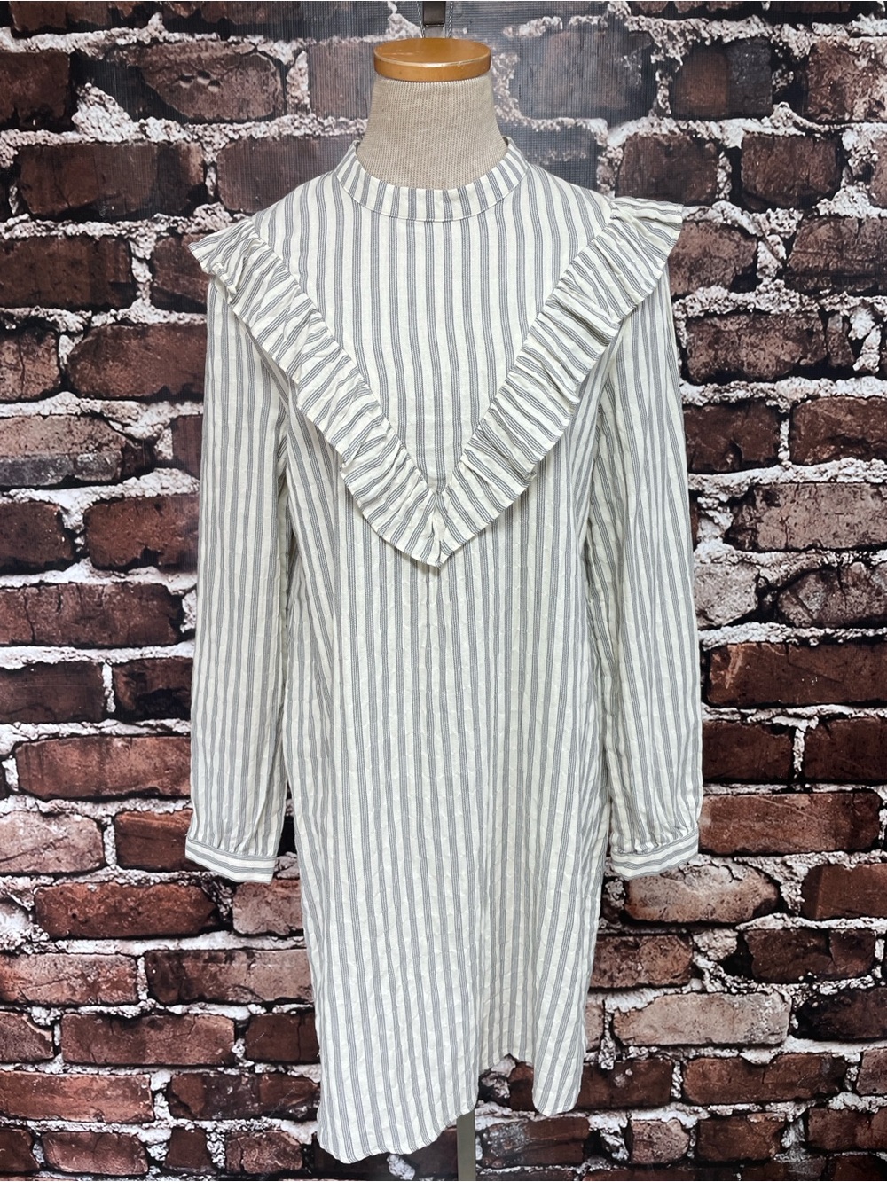 Rylee + Cru Dress Striped Ruffle Yoke Shift Light Gray White Size Large - Picture 9 of 14